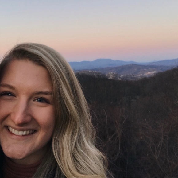 Meet your Posher, Amanda - Picture 1 of 1